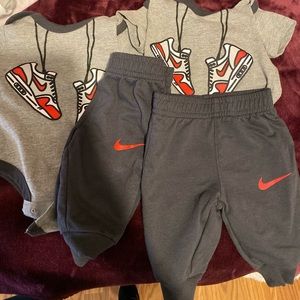 - Twins Nike Set